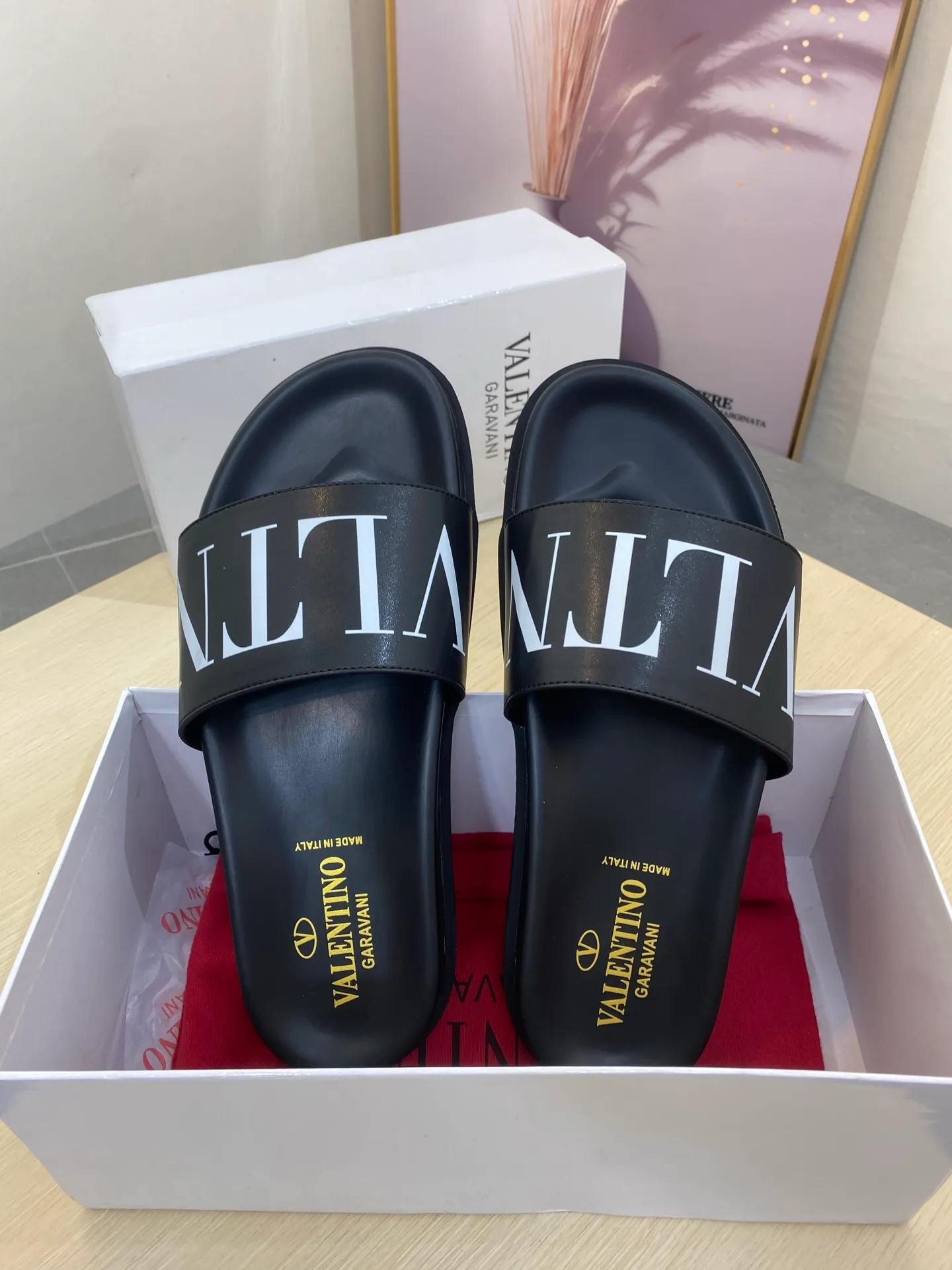 P260💰Valentino VALENTINO Size: 39--46 Burberry classic men's slippers, high-end boutique, original material, fine workmanship, casual, loose and comfortable, a must-have in summer👏👏👏